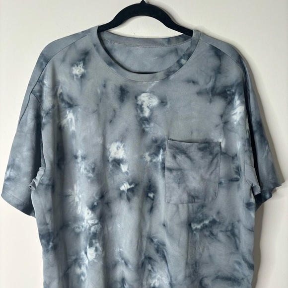 Lululemon Mens Relaxed Mesh Pocketed Short Sleeve Shirt Diamond Dye White Black - Picture 3 of 3